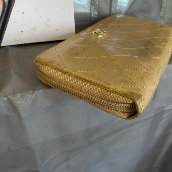 CHANEL - Picture 6 of 8